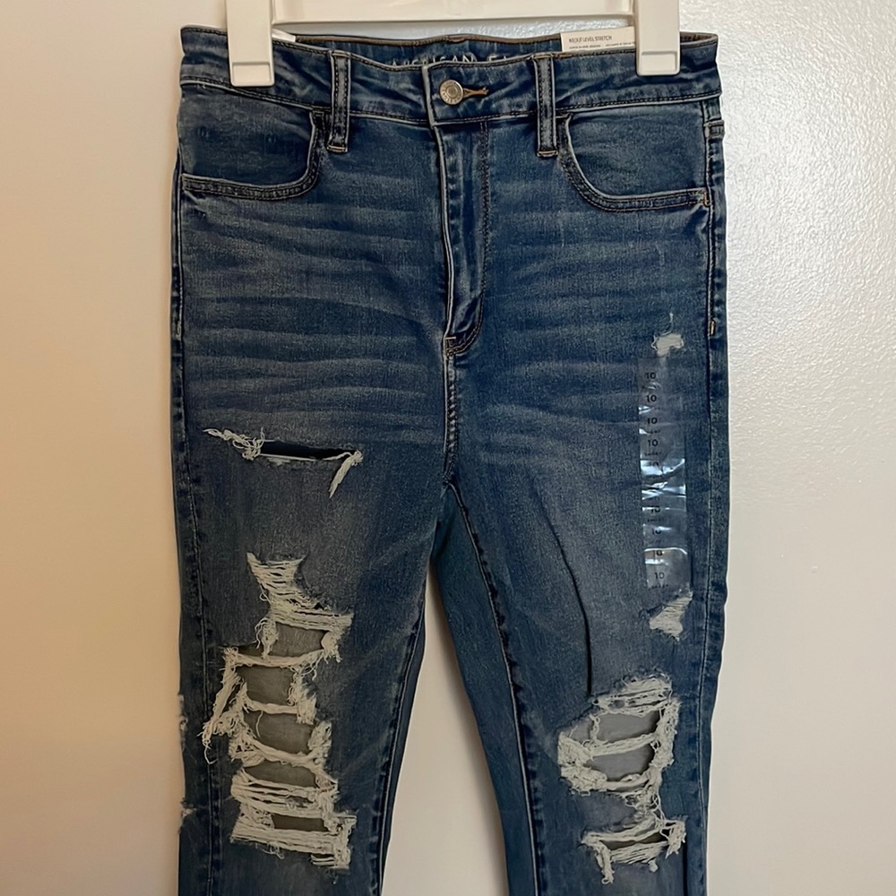 NWT American Eagle Ripped Jeans Size 10 Short